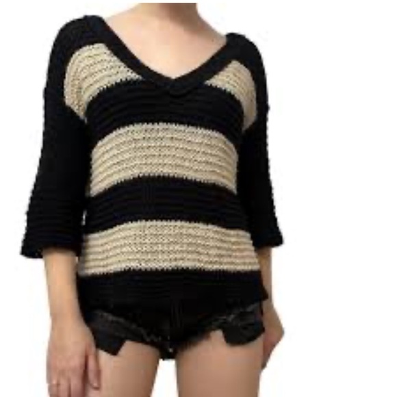 Free People Black & Cream Striped Chunky Pullover Knit V-neck Sweater Size XS - Picture 1 of 11